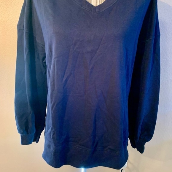 NEW Sweatshirt Medium Navy Blue V-Neck Long-Sleeved Basic Top NWOT! - Picture 4 of 13